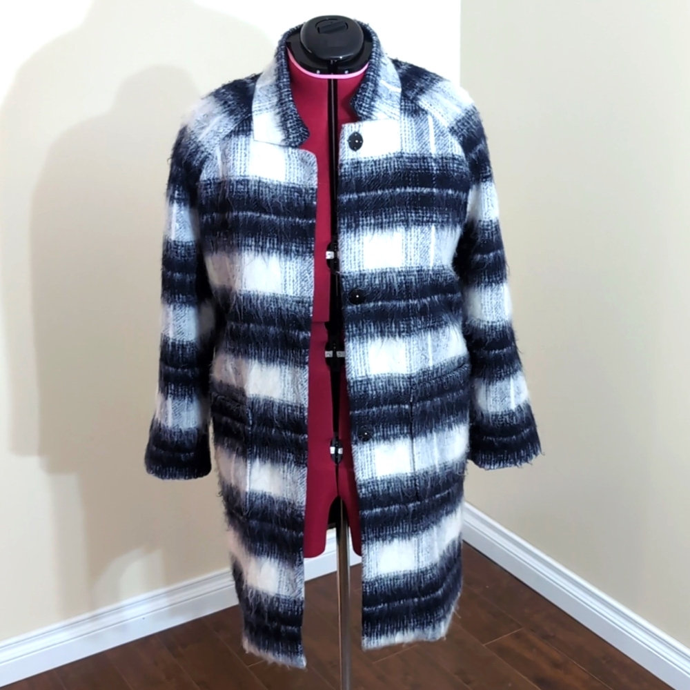 Carre Noir| Black and White Fall Striped Sweater Jacket With Pockets